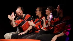 Joueurs de la Ligue Boraine d'Improvisation durant le spectacle match d'impro entre Jemappes et Mons