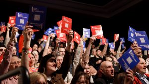 Joueurs de la Ligue Boraine d'Improvisation durant le spectacle match d'impro entre Jemappes et Mons
