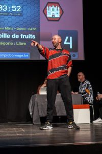 Jouteurs de la Ligue Boraine d'Improvisation durant le match d'impro des demi finales 2025 2026