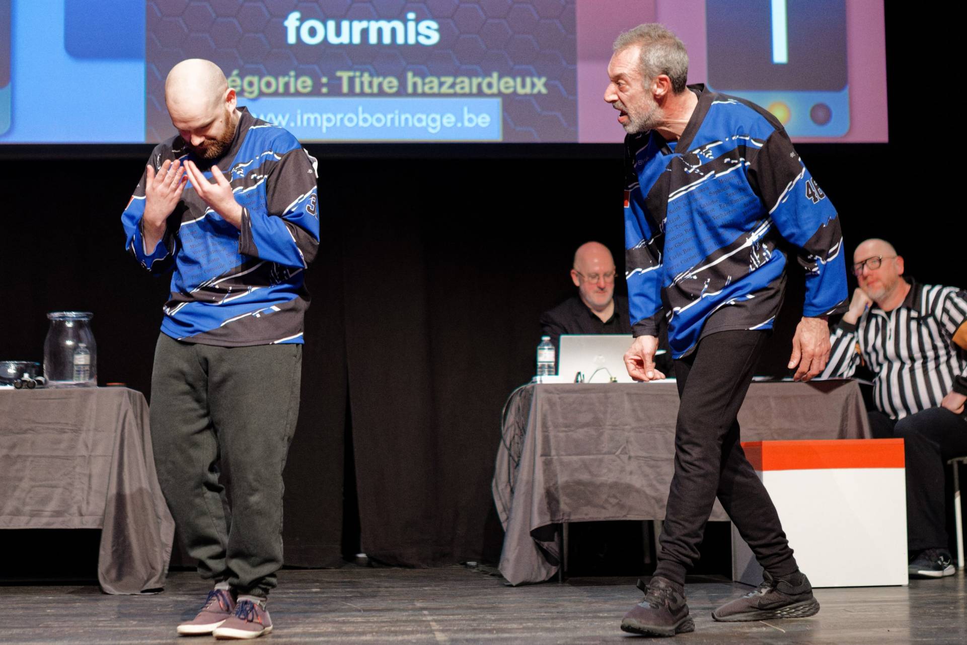 Joueurs de la Ligue Boraine d'Improvisation durant le spectacle match d'impro entre Jemappes et Mons