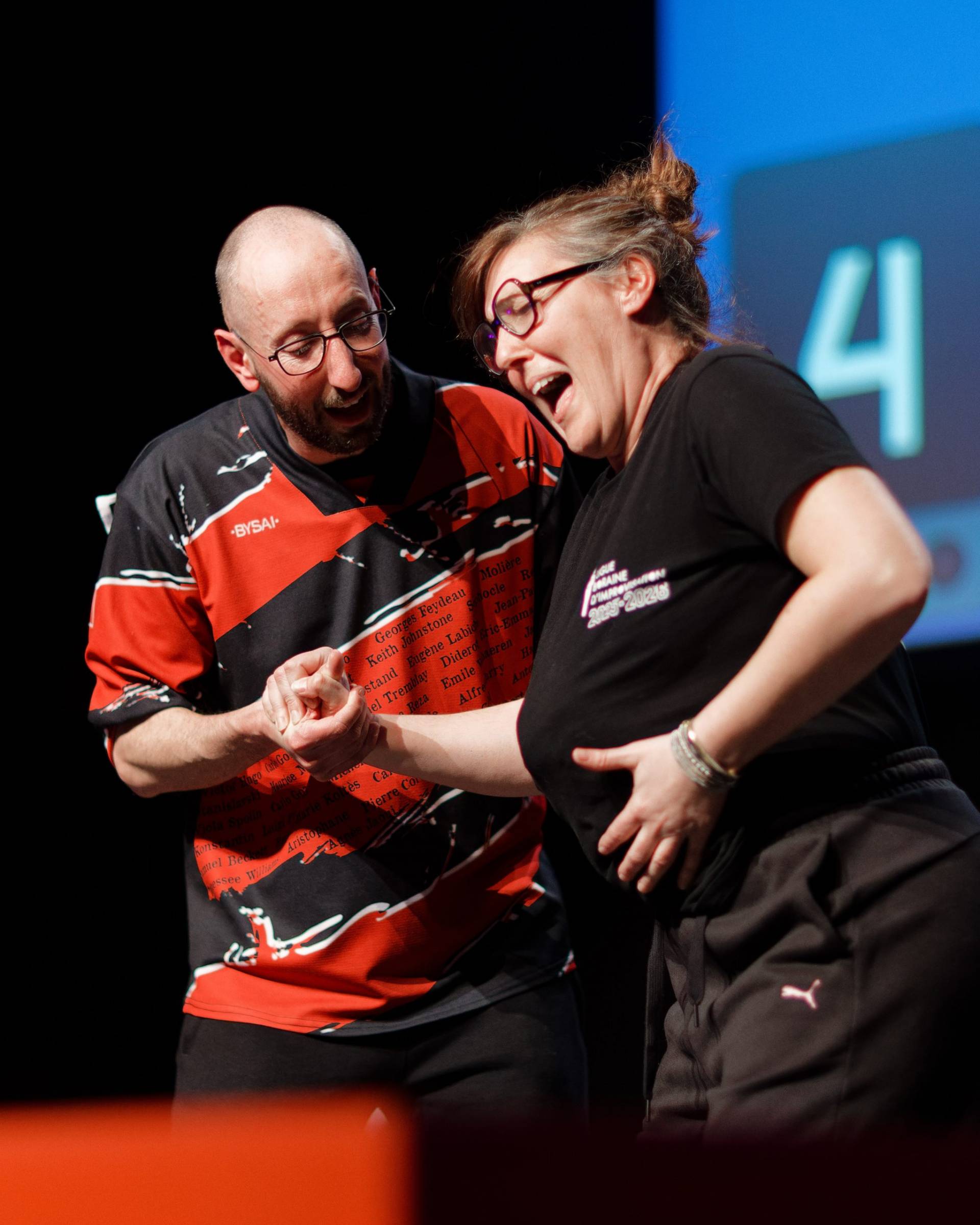 Joueurs de la Ligue Boraine d'Improvisation durant le spectacle match d'impro entre Jemappes et Mons