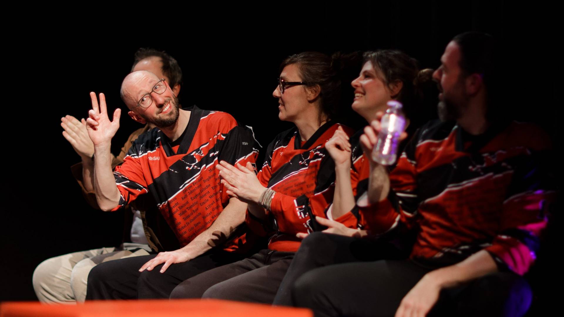 Joueurs de la Ligue Boraine d'Improvisation durant le spectacle match d'impro entre Jemappes et Mons