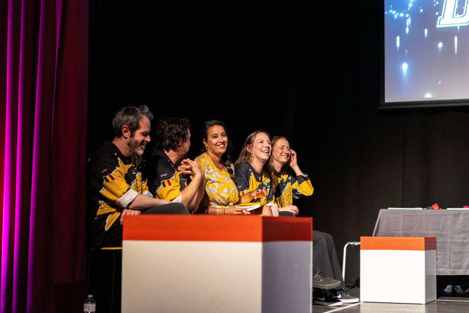 Jouteurs de la Ligue Boraine d'Improvisation durant le match d'impro des demi finales 2025 2026