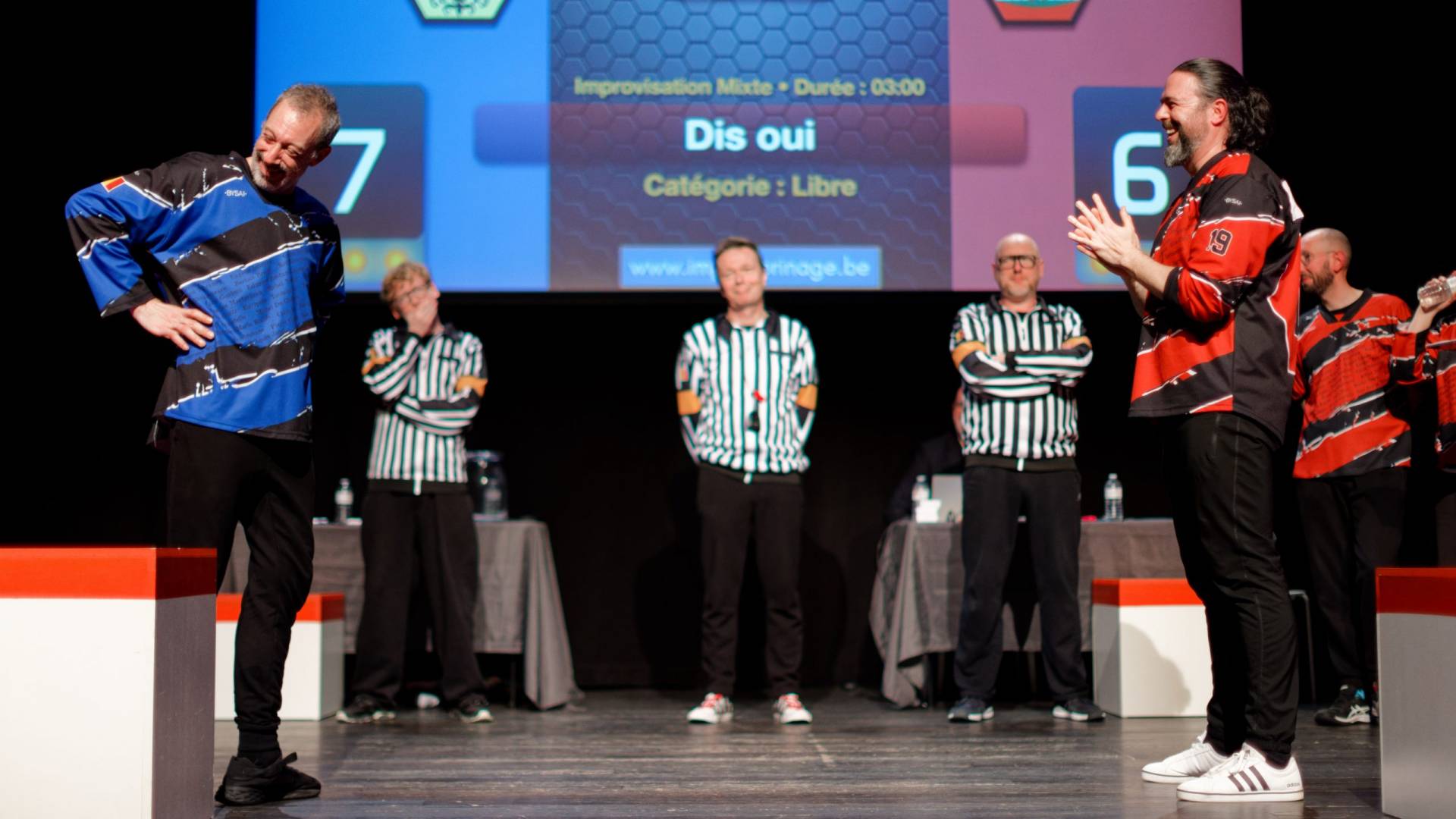 Joueurs de la Ligue Boraine d'Improvisation durant le spectacle match d'impro entre Jemappes et Mons