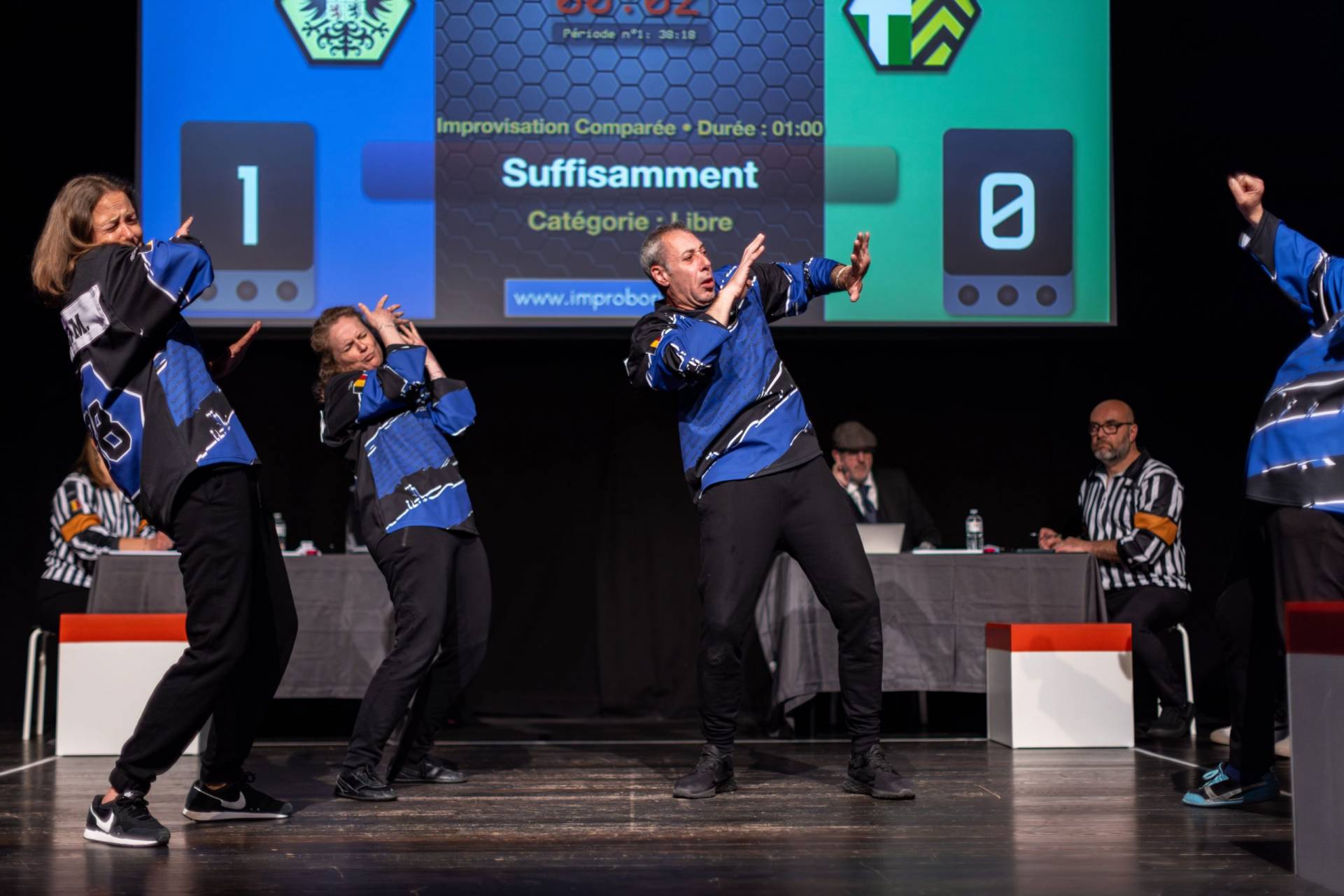 Jouteurs de la Ligue Boraine d'Improvisation durant le match d'impro des demi finales 2025 2026