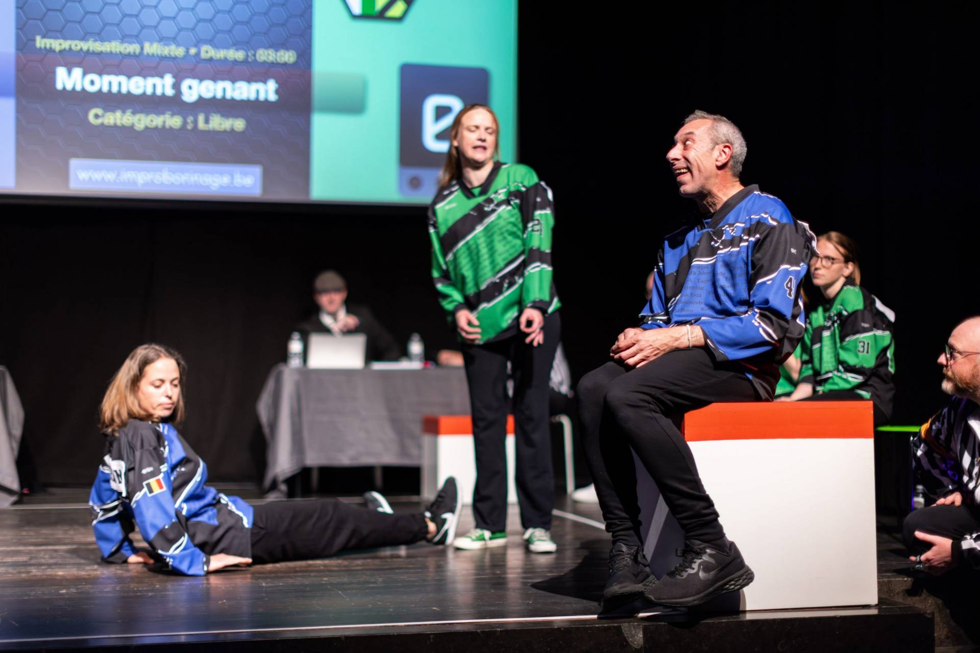Jouteurs de la Ligue Boraine d'Improvisation durant le match d'impro des demi finales 2025 2026