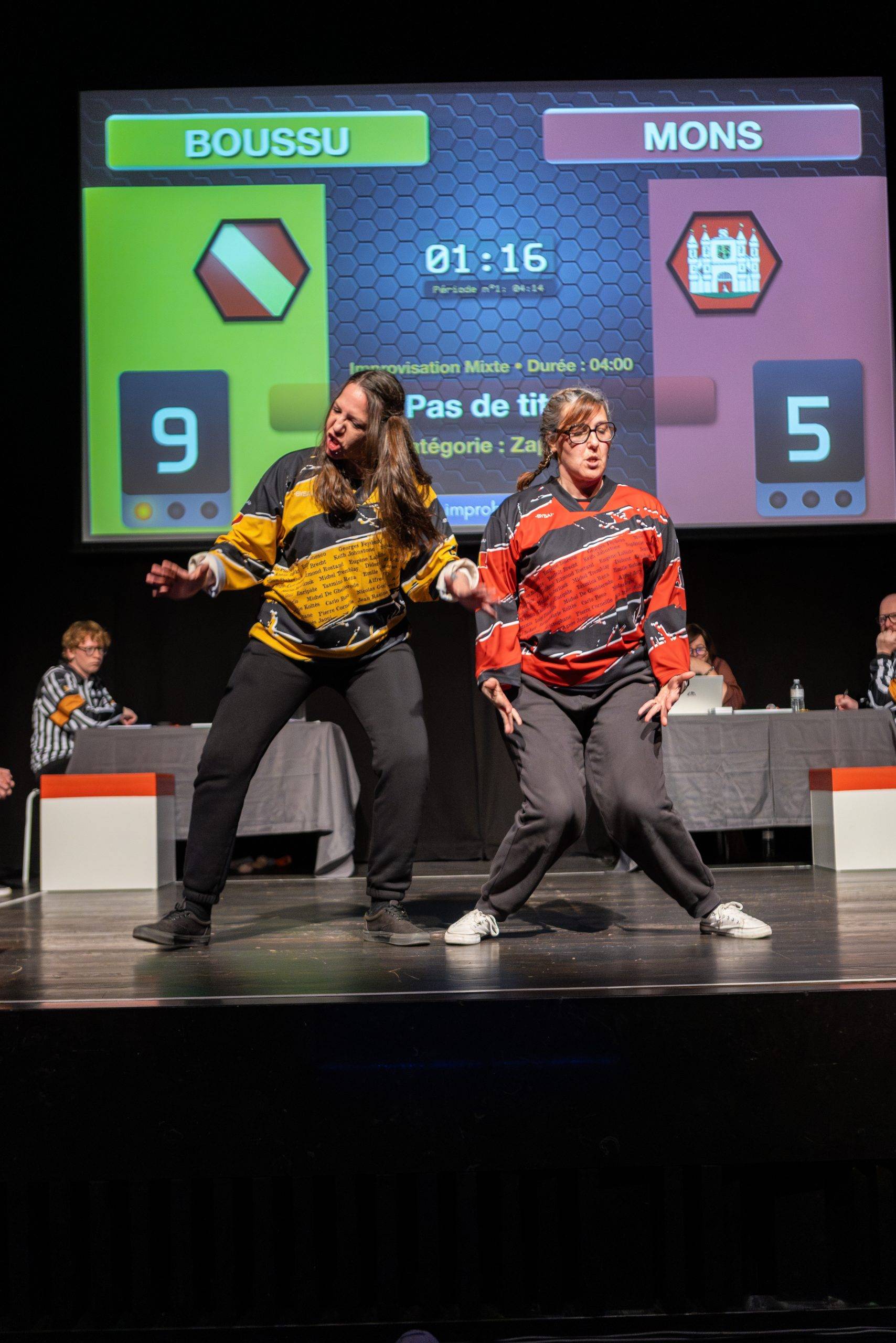 Jouteurs de la Ligue Boraine d'Improvisation durant le match d'impro des demi finales 2025 2026