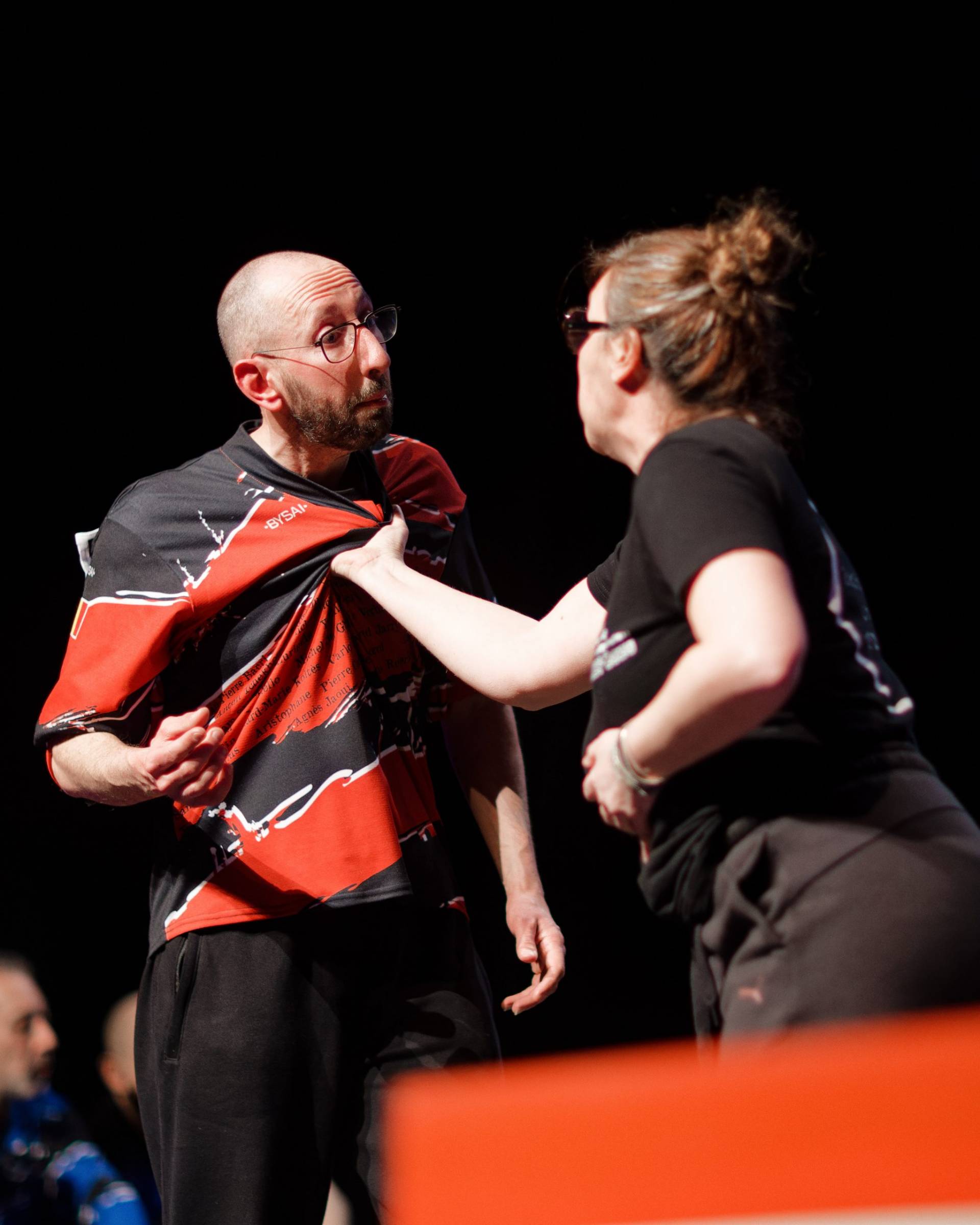 Joueurs de la Ligue Boraine d'Improvisation durant le spectacle match d'impro entre Jemappes et Mons