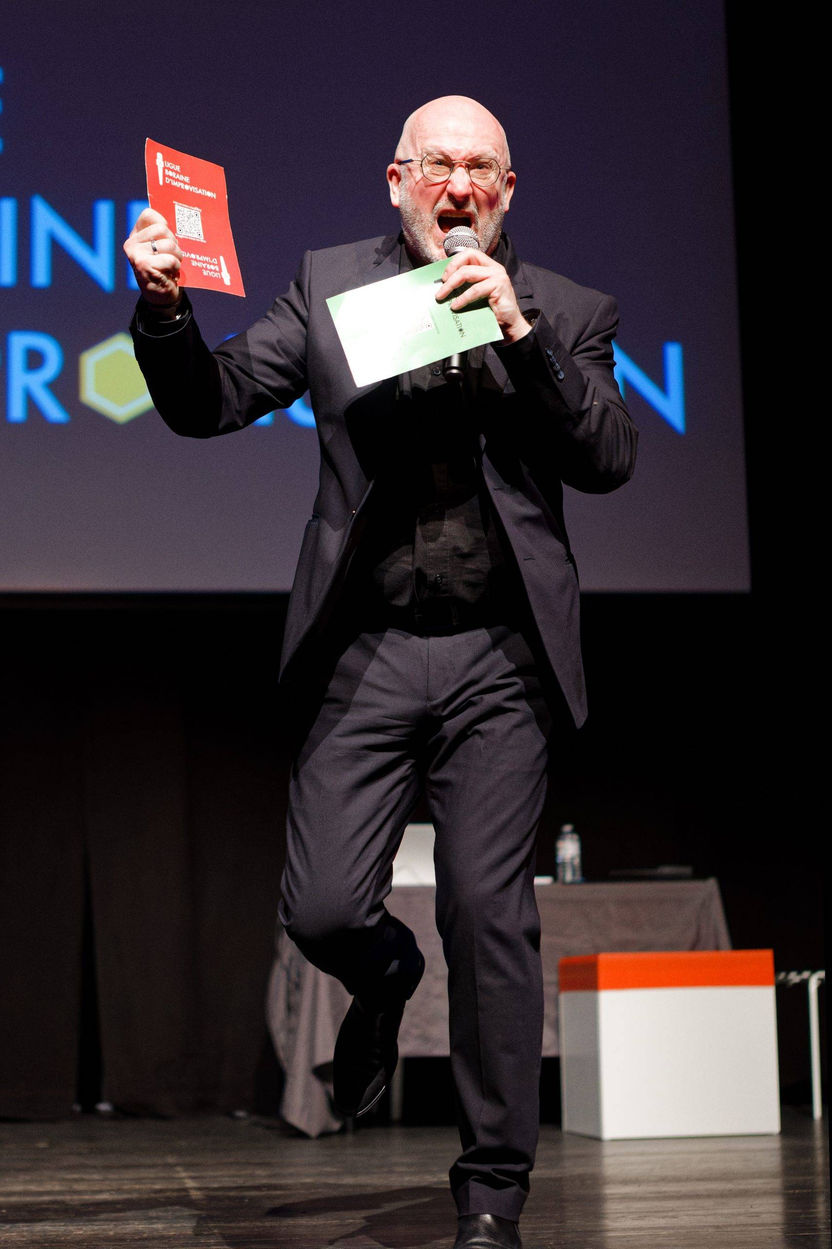 Joueurs de la Ligue Boraine d'Improvisation durant le spectacle match d'impro entre Jemappes et Mons